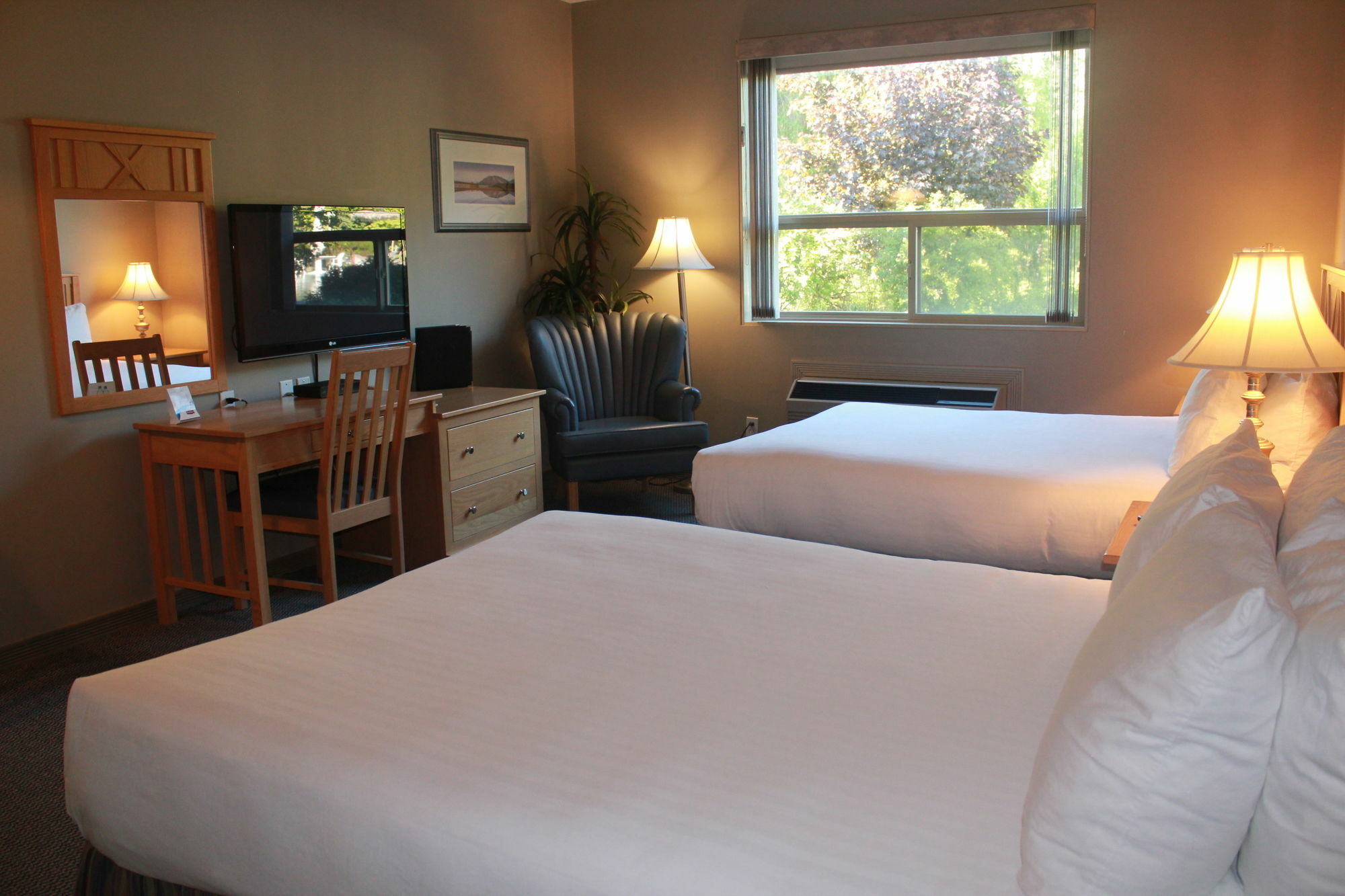Hilltop Inn - Salmon Arm Eksteriør billede