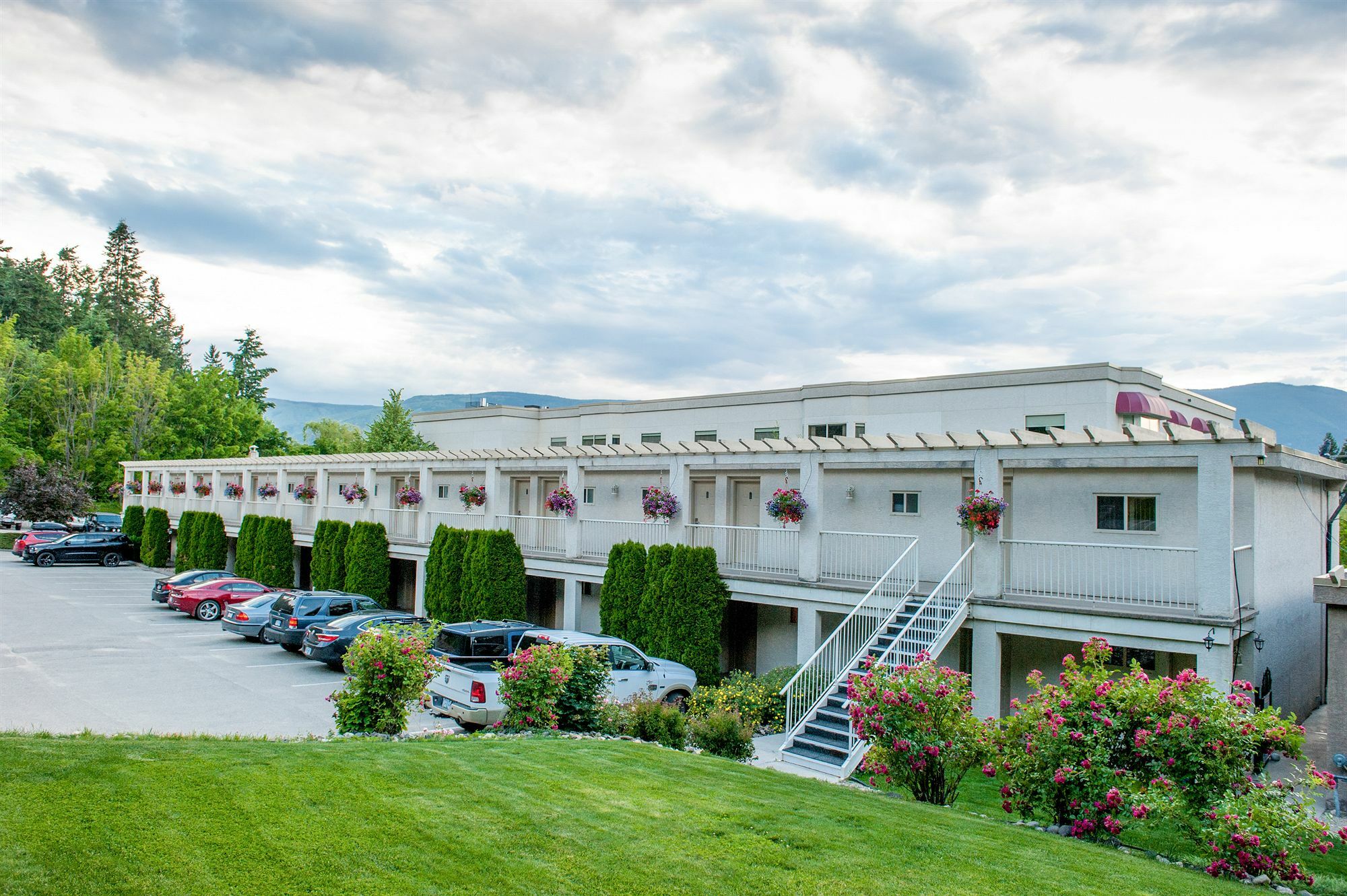 Hilltop Inn - Salmon Arm Eksteriør billede