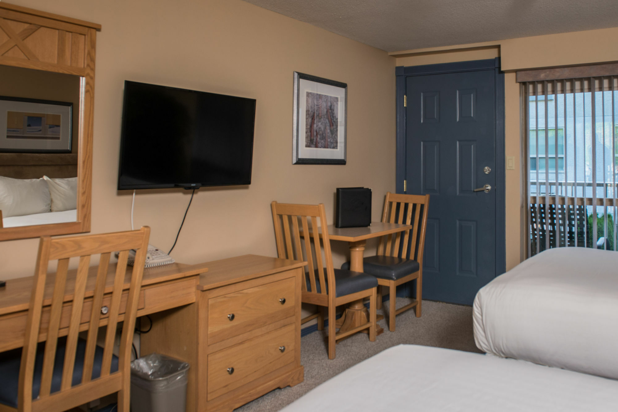 Hilltop Inn - Salmon Arm Eksteriør billede