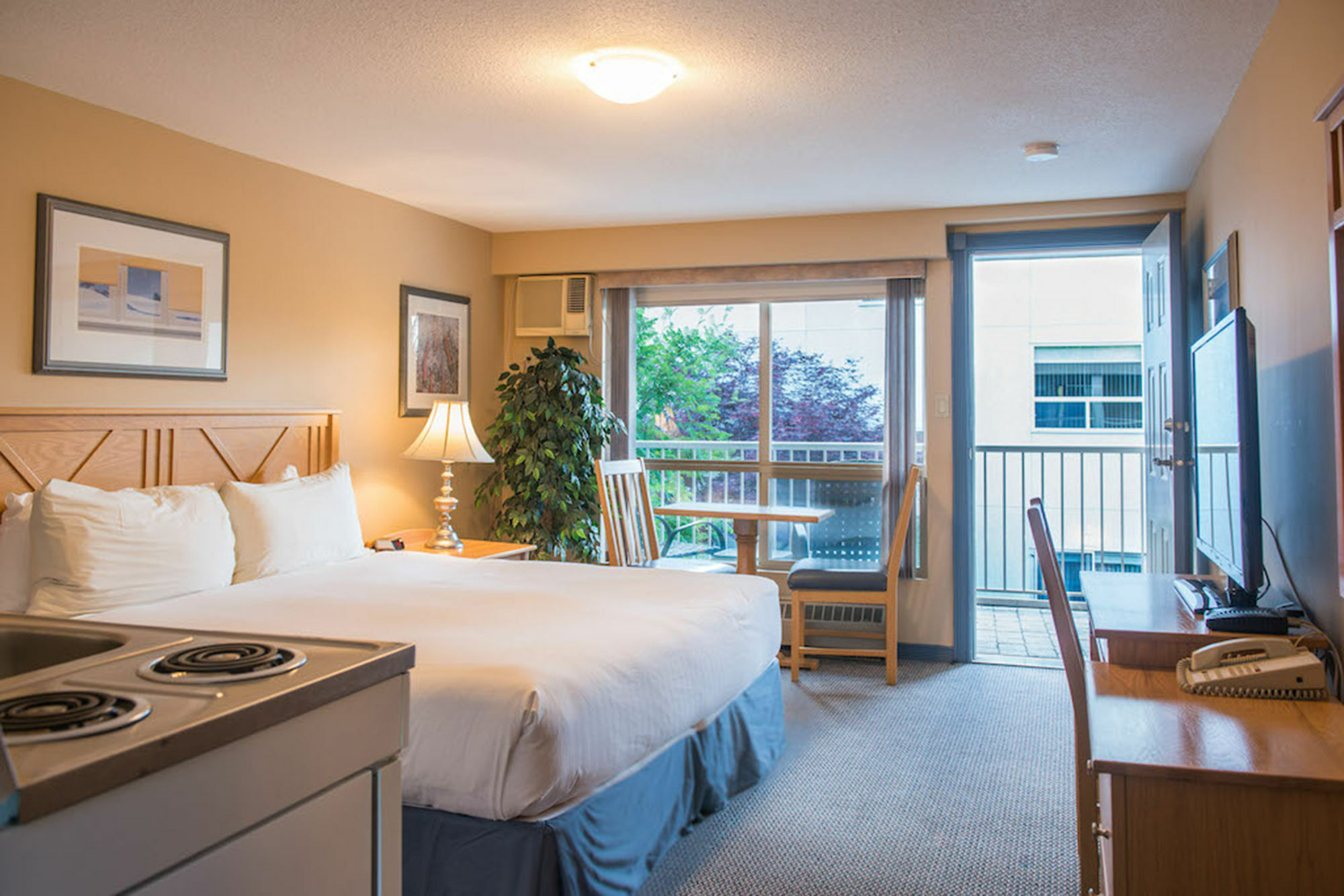 Hilltop Inn - Salmon Arm Eksteriør billede