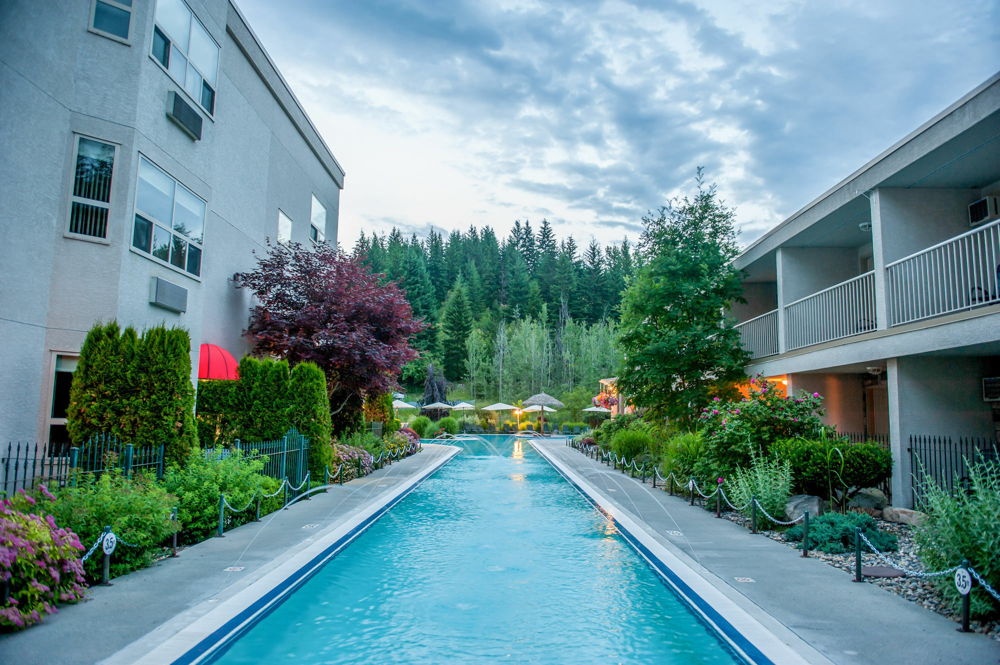 Hilltop Inn - Salmon Arm Eksteriør billede