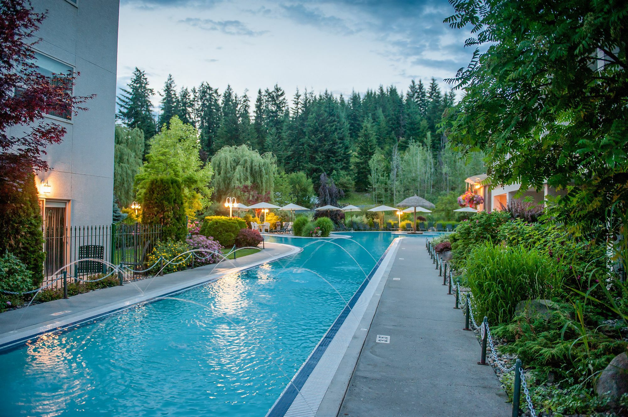 Hilltop Inn - Salmon Arm Eksteriør billede