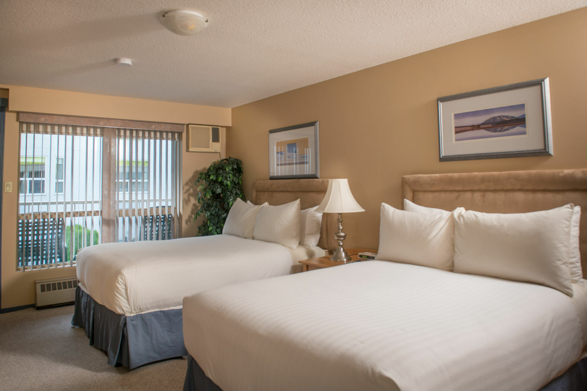Hilltop Inn - Salmon Arm Eksteriør billede