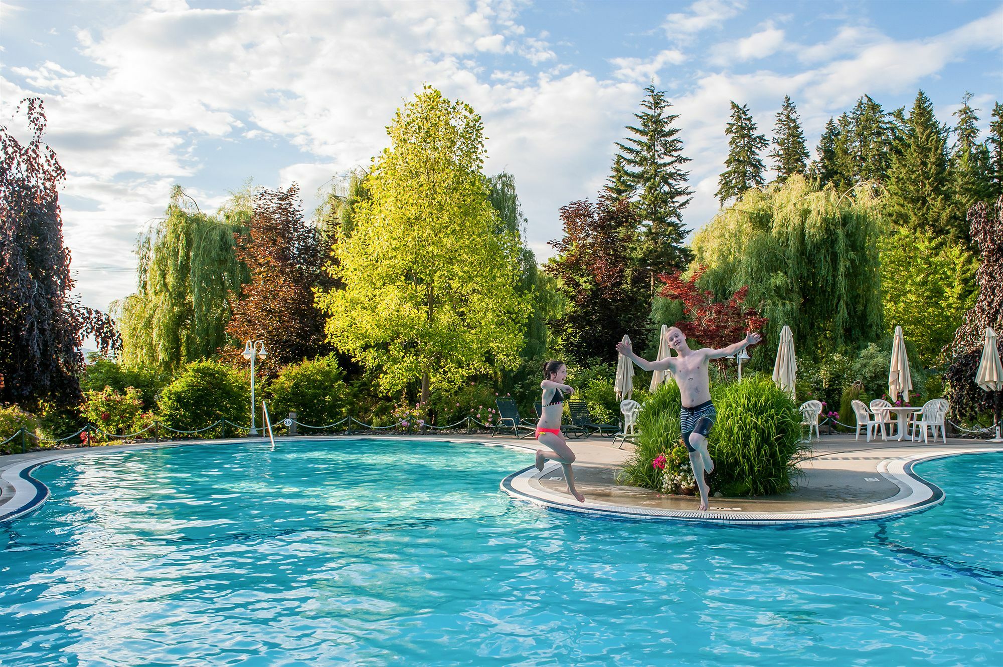 Hilltop Inn - Salmon Arm Eksteriør billede