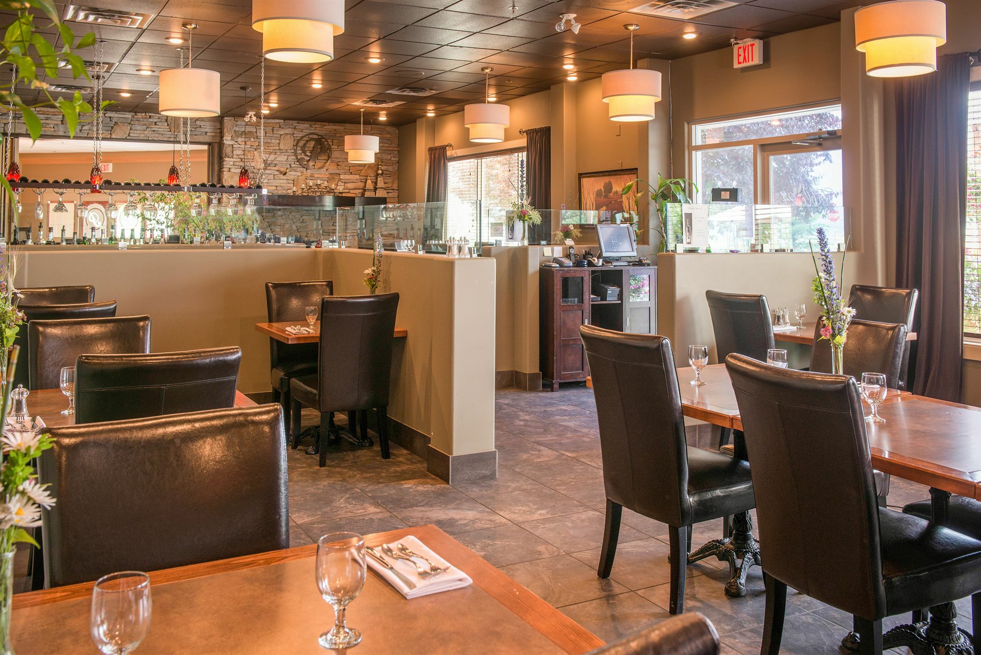 Hilltop Inn - Salmon Arm Eksteriør billede