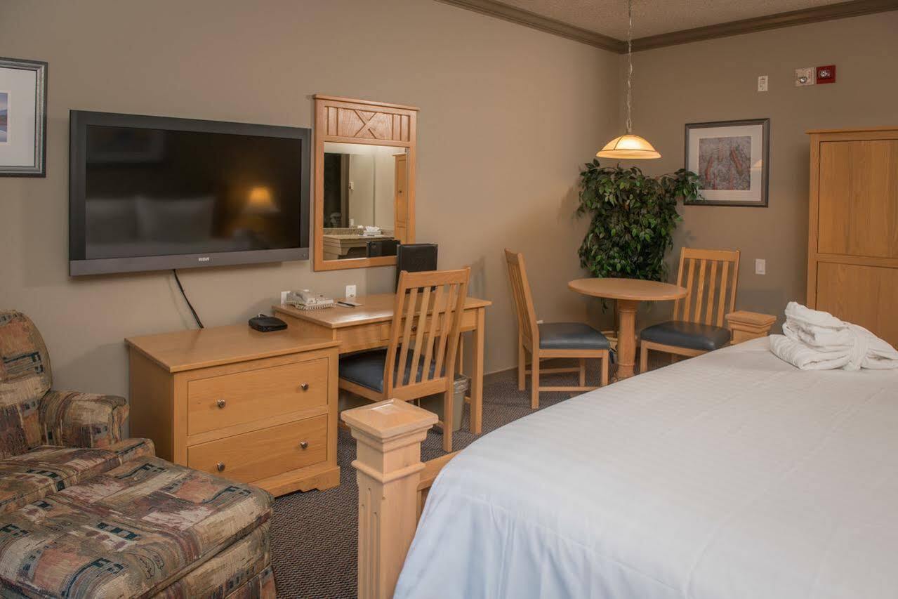 Hilltop Inn - Salmon Arm Eksteriør billede
